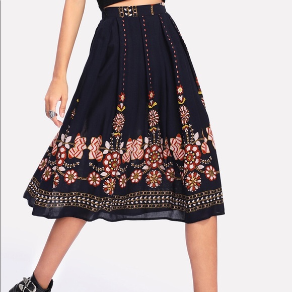 Dresses & Skirts - Floral print navy skirt